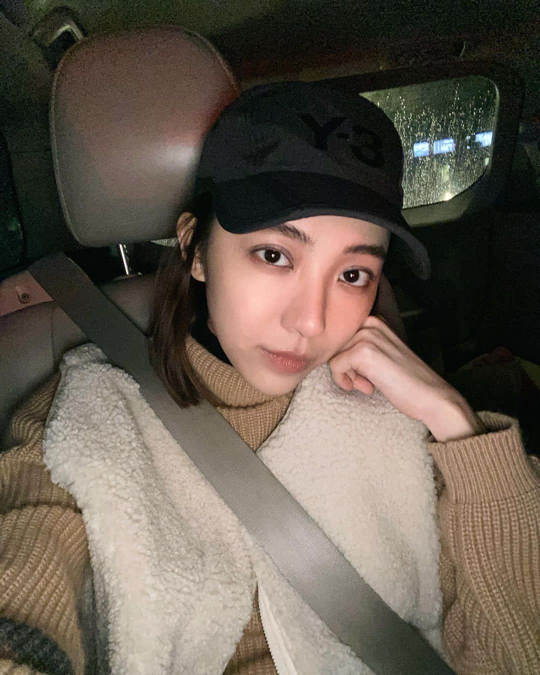 特蕾沙（Teresa）のインスタグラム：「啊嘶....❄️ 新一波寒流到 注意身心保暖  (抱)  #staysafe #stayhealthy #staywarm  #發熱衣穿好穿滿R🔥」
