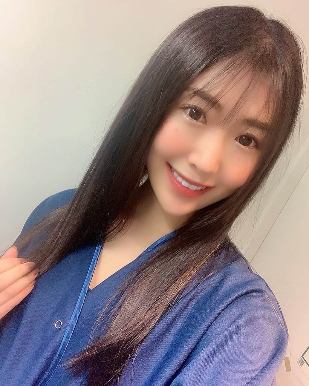 のインスタグラム：「秋からはまっているバイオレット💇‍♀️💗 テーマは変わらず焼き芋🍠 肌が白く見えるそうです🥰  #ヘアカラー#バイオレットカラー #ロングヘア #ヘアスタイル#美容#ladianceandco#ヘアメイク #longhair#japanesegirl#beauty#미용#美白#美肌作り」