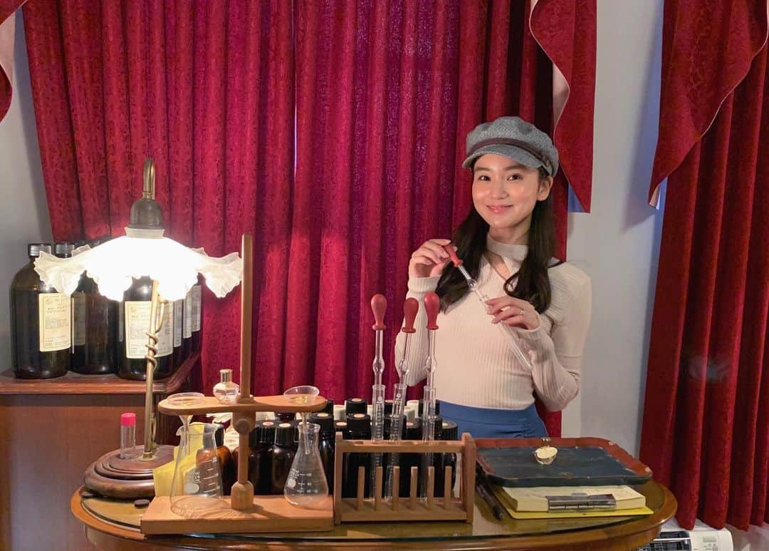 遠藤瞳のインスタグラム：「2020年の思い出🌷 仕事で弾丸神戸💨 帰りの新幹線まで少し時間があったので、 タクシーの運転手さんに教えてもらった 北野へ寄る事に😌 僅かな時間だったけど案内所のお姉さんのおかげで、 見たいところ全部行けた😳✨ 建物も可愛らしくて、ちょうど夕焼けで 綺麗な景色が見ることができて✨ 汗だくなりながら坂道あがった甲斐あった〜😂 出逢った人皆あったかい人ばかりでした！  行きたいお店がお休みだったり 時間も限られていたので、 また安心してお出かけ出来るようになったら ゆっくり神戸行きたいな😌🌷  #kobe #神戸   #photooftheday #instagramjapan #travelphotography #travel #travelgram」