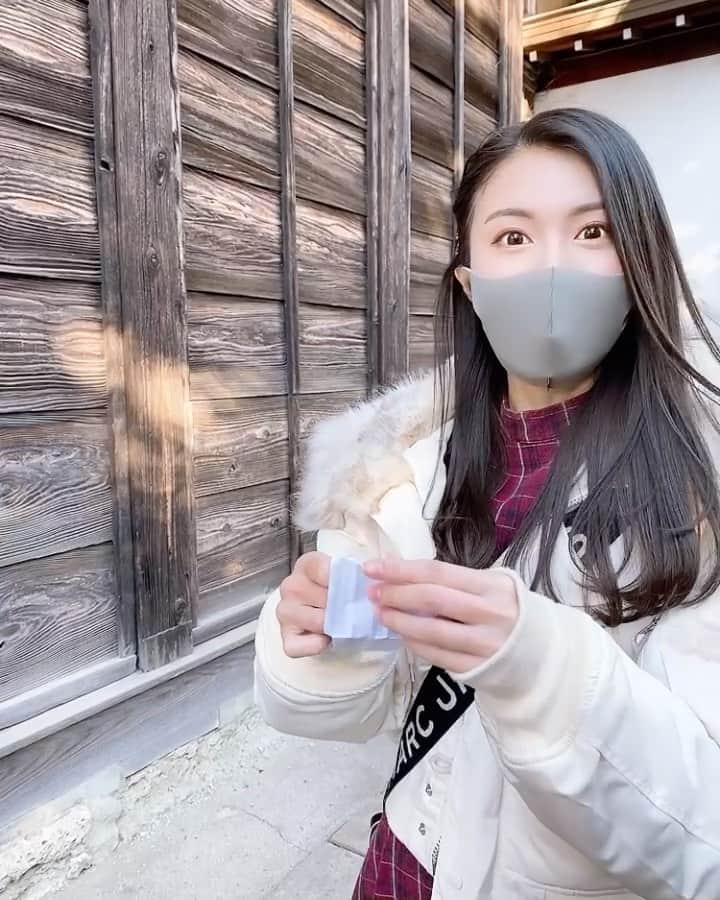 麻衣愛のインスタグラム：「実は...何年振りかわからないくらいに元旦に引いたおみくじで凶以外を引けました!!🎍⛩ . . 毎年毎年凶を引くのが恒例になっていたけれど今年はなんとなく絶対違うの引くと思ってたのww💗 . . この時はまだ、末吉が凶の次って知らなくて中吉くらいのテンションで喜んでました☺️💗笑笑 . . 3年以上凶引き続けたから嬉しかったな🐮🐮🐮 #おみくじ #柴又 #柴又帝釈天 #末吉 #凶脱出 #お正月 #元旦 #初詣」