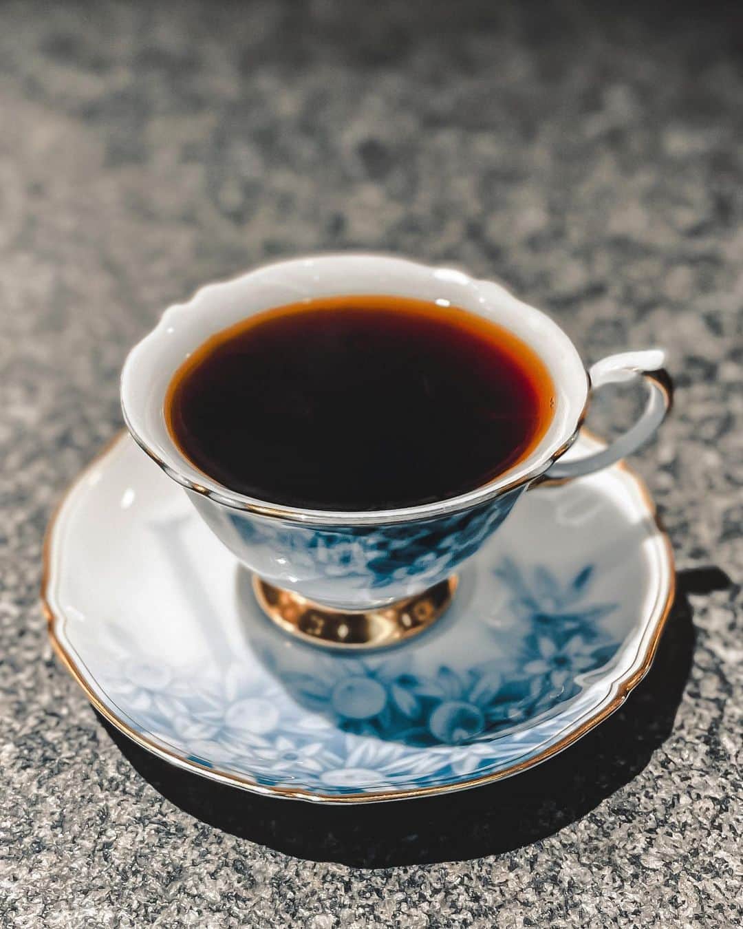 林俊傑のインスタグラム：「Coffee vibes. 今天的咖啡很有氣質。  #JJ的咖啡調調」