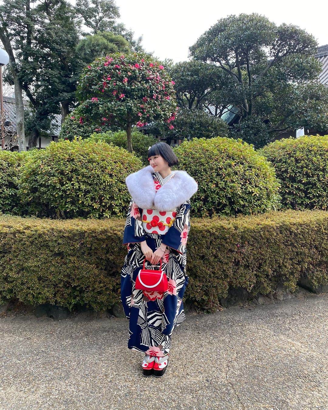 月山京香さんのインスタグラム写真 - (月山京香Instagram)「. 本日成人式を迎えました。 より一層気を引き締め、自分の行動に責任を持ちながら何事にも励みたいと思います。  振袖は @furisodemode  ネイルはいつもお世話になっている @yuko.nail に🌹  新成人の皆様おめでとうございます！  #成人式 #2021」1月11日 20時15分 - i_am_kyoka_yade