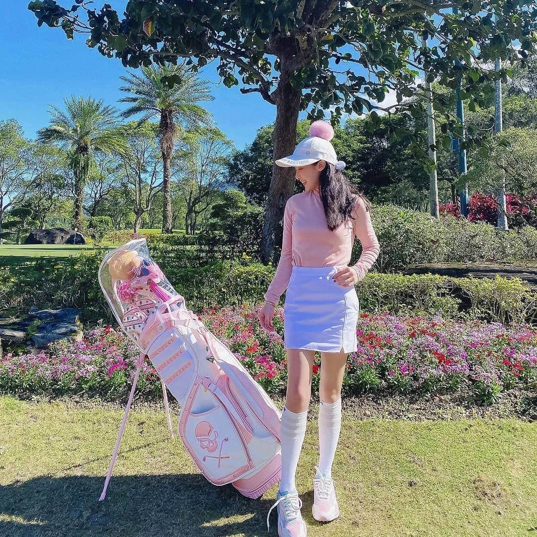 J.JANE JAPANさんのインスタグラム写真 - (J.JANE JAPANInstagram)「お客様📸♡ Bottoms: @j.jane_japan . カラーのトップスとも合わせやすい スカートコーデ💕 . Double slit skirt (White)  ¥27,000 ※XSサイズ完売しております。 S.Mサイズでのご案内となります。 無くなり次第終了なのでお早めに♡ . #golf#골프 #ゴルフ#golfwear #j_jane #j_jane_golf #スポーツ#golfswing #ドライバー#アイアン#golf#fashion#韓国ファッション#ゴルフ好き#golfing#golfer #ゴルフウエア #ゴルフスイング#ゴルフ女子#ゴルフ男子#トレーニング#ゴルフ部#ゴルフ」1月11日 20時21分 - j.jane_japan