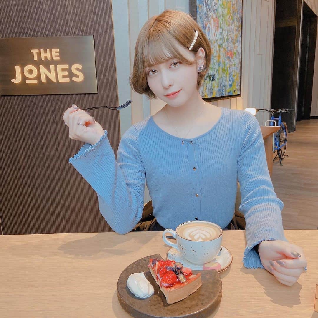 羽島めいさんのインスタグラム写真 - (羽島めいInstagram)「甘いの摂取しないと生きていけない。  #cafe #ケーキ #ショートカット」1月11日 20時30分 - mei__kmyd