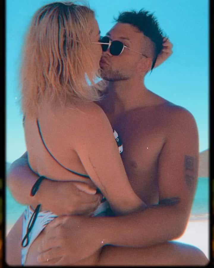 Lucie Jaidのインスタグラム：「Happy birthday to my sexy redhot fiancé and best friend ❤️ love you @_alexstoj」