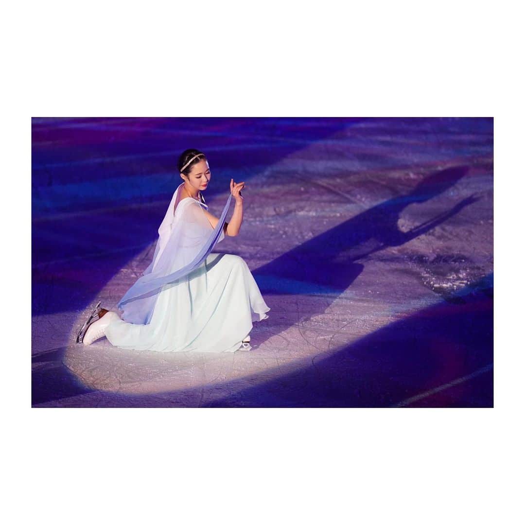 今井遥のインスタグラム：「今年最初のサンクスツアー大阪公演が終わりました💐  最近は不安なニュースばかりですが、 この状況でも会場に皆様がきてくださって、 温かい拍手で迎えてくださり、 とても感慨深い気持ちになりました。  本当にありがとうございました！  感染対策をこれからもしっかり行い、自分に出来る事を精一杯頑張っていきたいと思います✨  ﻿ #浅田真央サンクスツアー ﻿ #maotour #大阪 #梨花ちゃん#刑事くん #サンクスツアートラック #メンバー全員サイン入りです♪  ﻿」