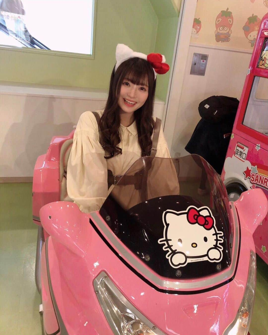 林あやのさんのインスタグラム写真 - (林あやのInstagram)「🐈❤️  #虹色の飛行少女 #アイドル #idol #サンリオ #サンリオピューロランド #ハローキティ #japanesegirl #좋아요」1月11日 20時27分 - ayan0hayashi