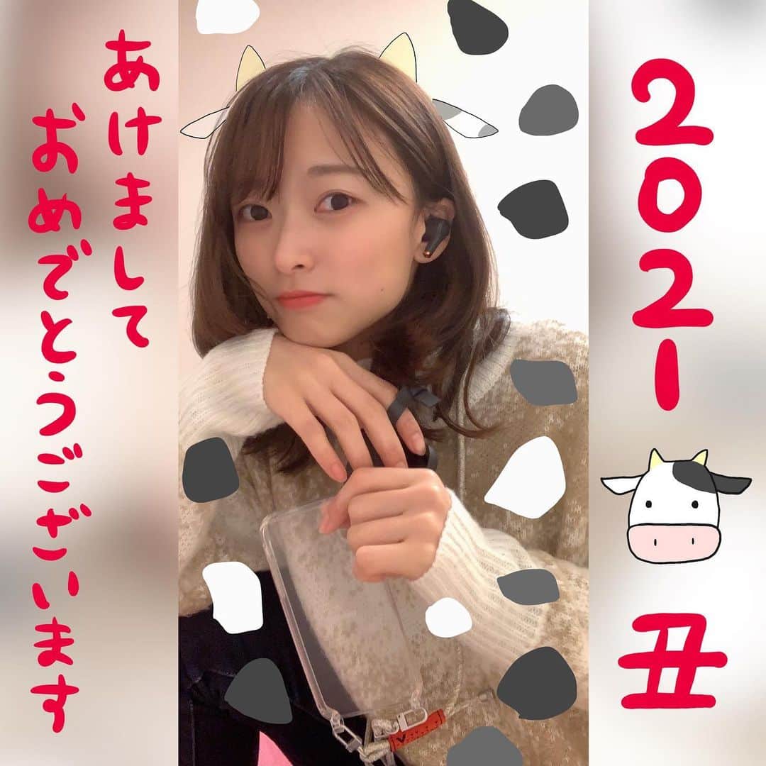 高本采実のインスタグラム：「🐮 遅ばせながら、 あけましておめでとうございます🎍  そして成人の日✨ おめでとうございます🎉  ２０２１年、 様々な状況を乗り越えながら みんなが幸せな年になりますように☺︎  今年も健康に元気に✨  釣りはもちろん🎣 ４コマ水産学も沢山更新できるように頑張りますー🐟❤︎  . . . ＊new item＊  ちょこっとお買い物の時に 便利なiPhoneカバー見つけてしまった✌︎ 📲　@topologie_jp ◆15%OFF クーポンコード【tpayamis-15】 有効期限：2021/03/31 まで (*セール・キャンペーンアイテムはクーポン適応対象外)  このイヤホンのおかげで出先で電話の時も ポッケに手入れれるから最高🥲 🎧 @sudio ◆15％offクーポンコード【 ayami 】 有効期限：2021年2月11日まで  (期間限定キャンペーン) ◆ オーディオ製品本体：ギフトラッピングキット ◆Femtio：Femtioキャリーポーチ (送料無料・30日間返品無料・3年間製品保証） . . . . . #sudio #sudiomoments #sudiojp #shapingsound #PR #Bluetooth #earphone #bluetoothearphone  #イヤホン #fishinggirl #防水 #Topologie #Verdon #iPhoneCase #BeigeMelange #お正月 #冬休み #必需品 #freemodel #インフルエンサー #サロモ関西  #釣り好き #高本采実 #あやみん #ayamistagram」