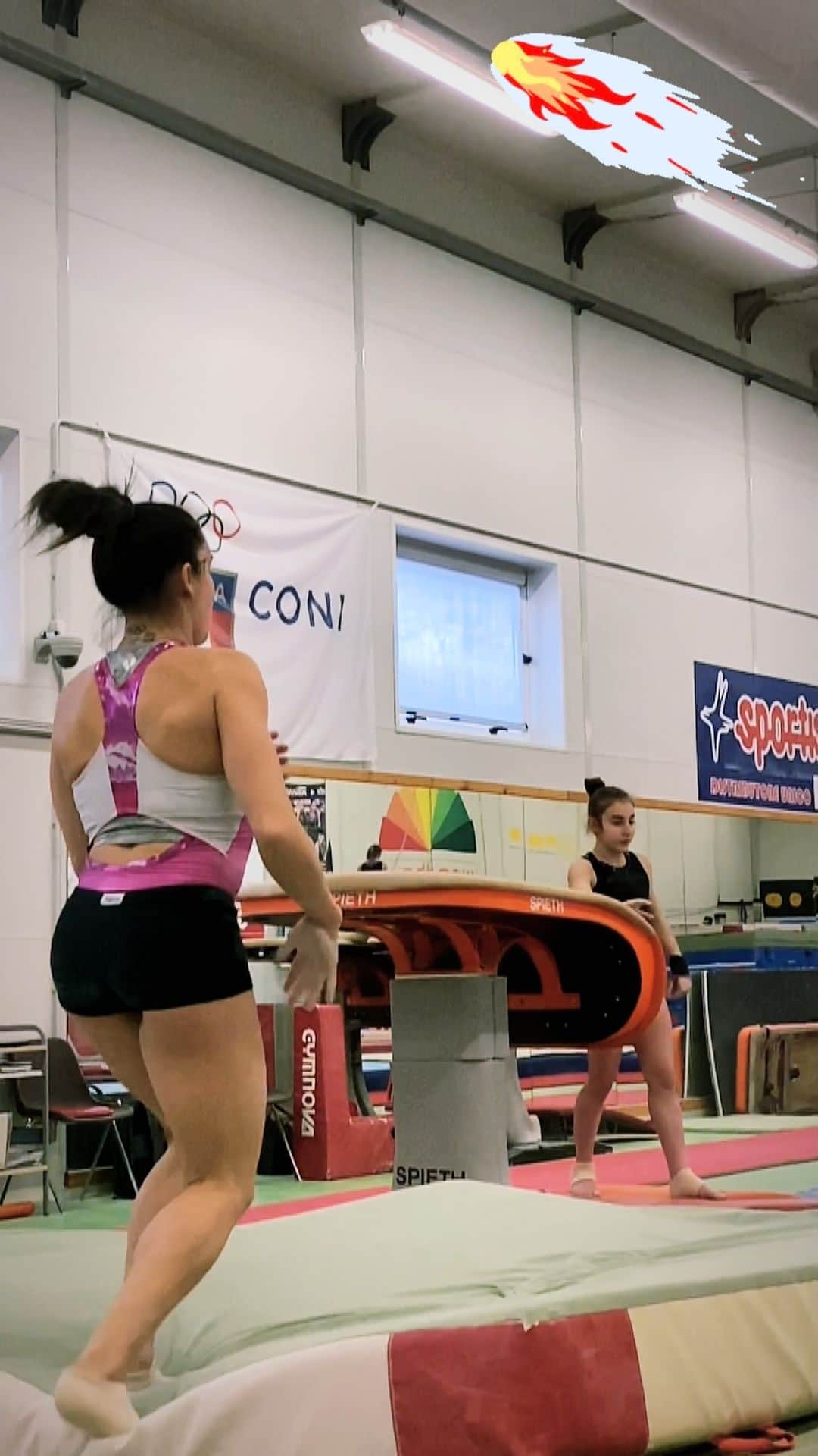 バネッサ・フェラーリのインスタグラム：「Come una meteora che passa veloce ma lascia una scia lunghissima❣️☄️☄️☄️  #vanessaferrari #gymnastics #italiateam #fly #jump #gym #workout」