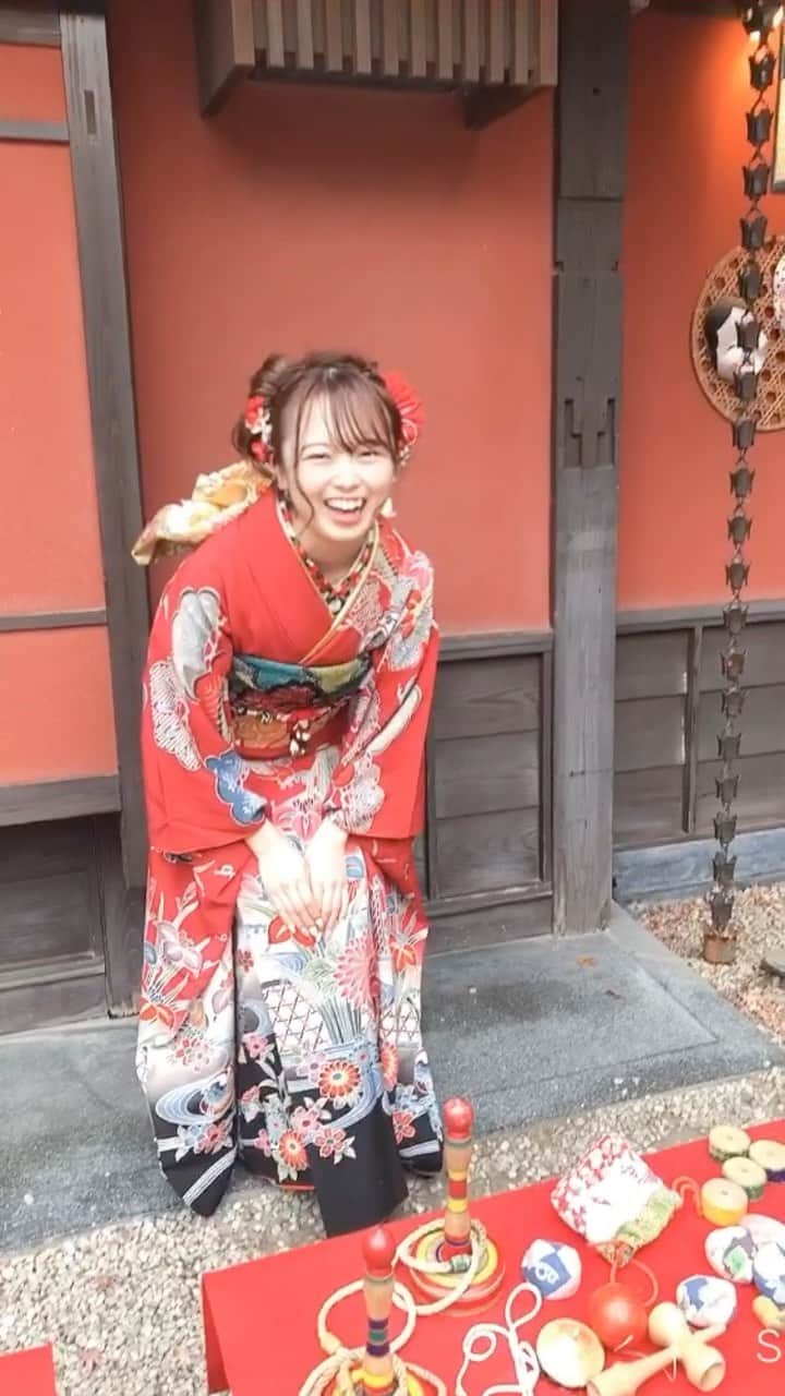 我妻美月のインスタグラム：「成人の日、無事迎えることが出来ました💐大人としての自覚をもち、家族や 応援してくださってるみなさんの感謝の気持ちを忘れずに、これからも頑張っていきます。よろしくお願いします☺️💐 ． ． ． #成人式#成人の日#振袖#成人式ヘア #成人式ネイル#成人式振袖 #成人式メイク #新成人 #赤振袖 #紅型#紅型振袖 #リール#成人式前撮り#成人式髪飾り #成人式ヘアセット #成人式」