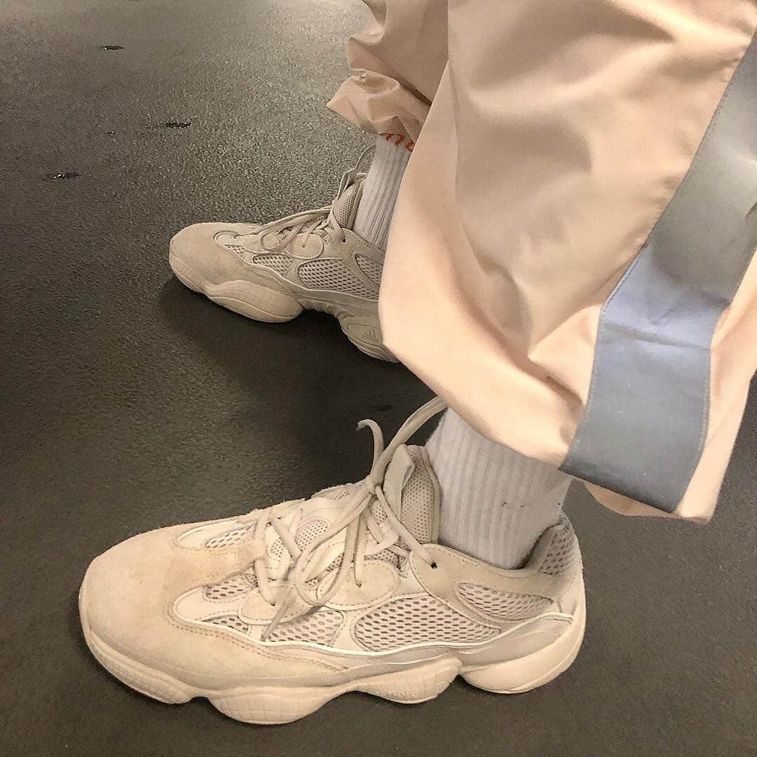 YeezyBoostOfficial のインスタグラム