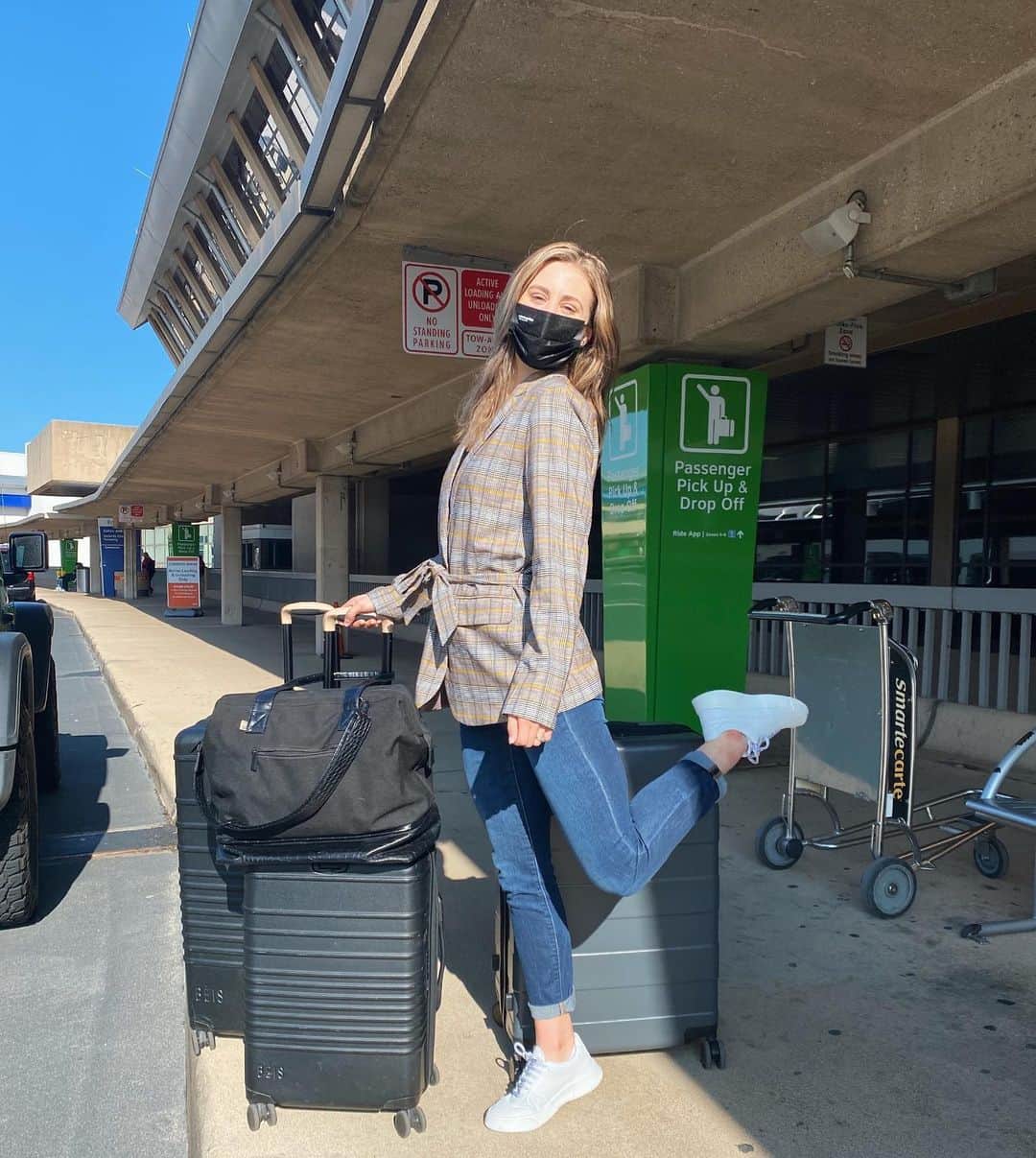 アシュリー・ケインのインスタグラム：「me & all my baggage are ready to head to Nationals!! Vegas, let’s go 🎲」