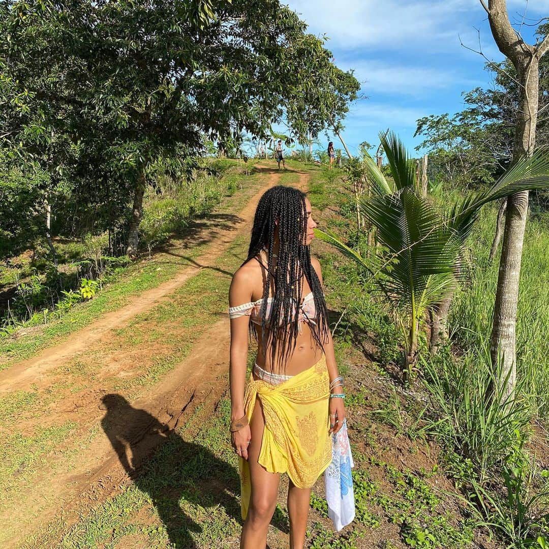 Herizen Guardiolaさんのインスタグラム写真 - (Herizen GuardiolaInstagram)「Peace of mind body and spirit✨ this was much needed 🌴🌞🌺」1月12日 6時14分 - herizen_fawn