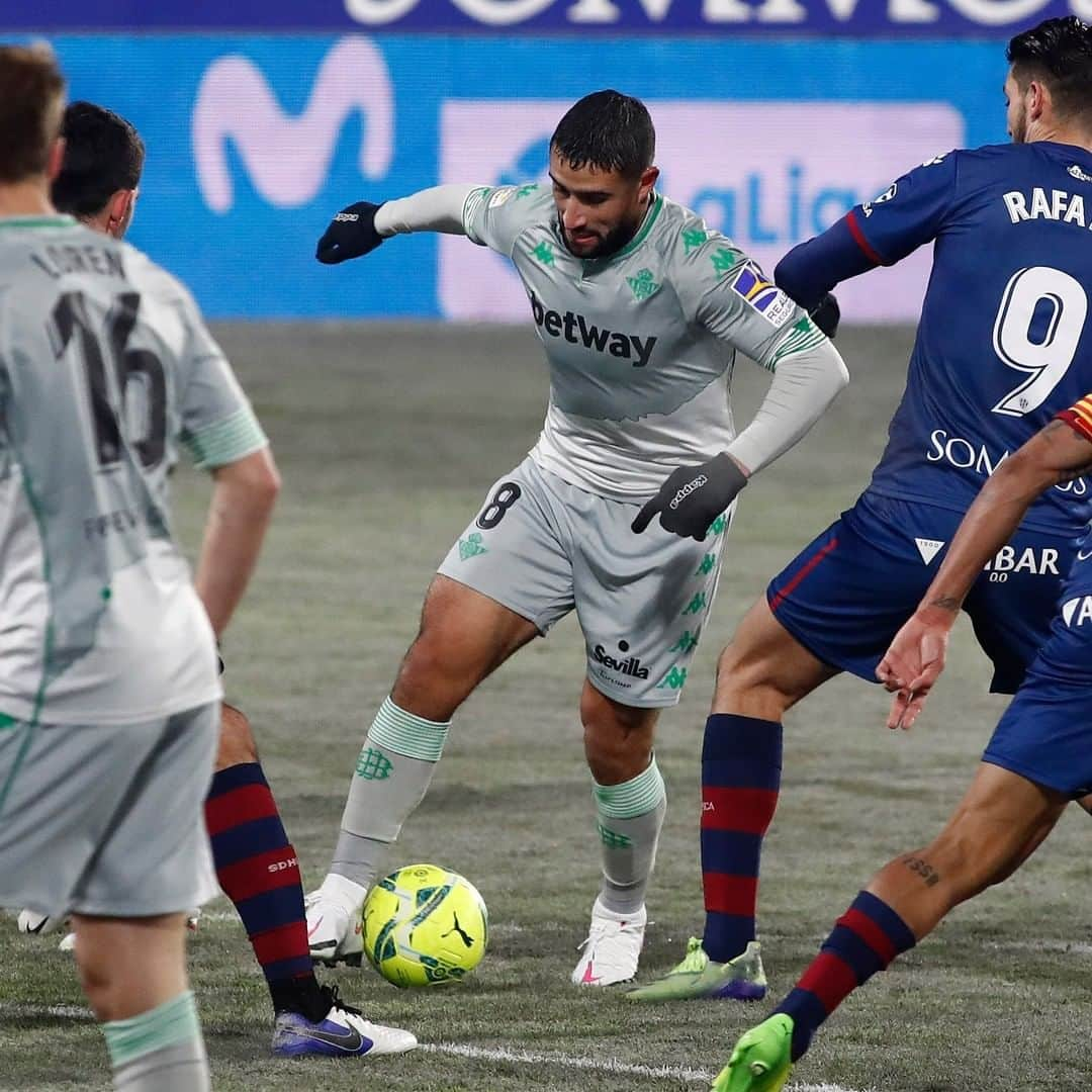 レアル・ベティスさんのインスタグラム写真 - (レアル・ベティスInstagram)「⏱⚽ 60’ 🔵🔴 #HuescaRealBetis 0-0 💚⚪  #DíaDeBetis #ForeverGreen」1月12日 6時20分 - realbetisbalompie