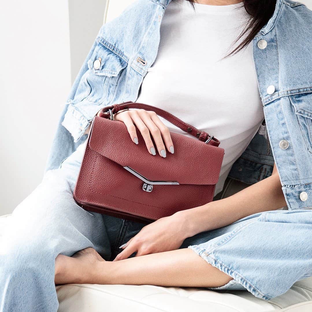 ボトキエのインスタグラム：「Monday PSA: new arrivals have landed & we’re still celebrating the new year with 30% off sitewide • happy shopping!」