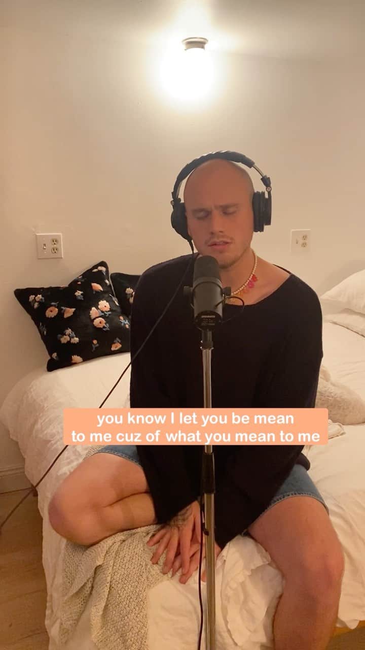 ブランドン・シェイアのインスタグラム：「Wrote this song about an ex I would have done anything for... even let him walk all over me cuz it felt like love. If you can take a minute to listen, like, comment & share, I’d very much appreciate it. Help an indie artist reach his dreams. Love y'all ❤️」