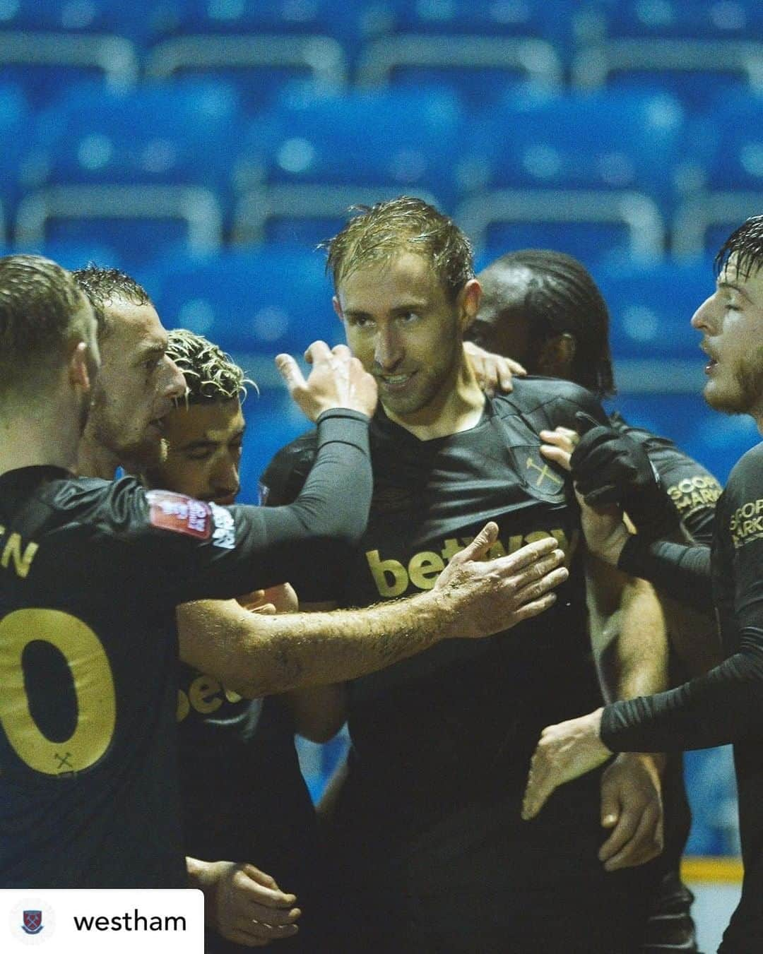 プレミアリーグさんのインスタグラム写真 - (プレミアリーグInstagram)「How far will @westham go in the cup? 🏆⁣ ⁣ ⁣ Repost• @westham Craig Dawson's late goal sees us through to the Fourth Round of the FA Cup! 🙌」1月12日 7時06分 - premierleague