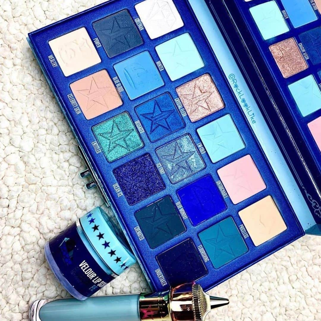 Jeffree Star Cosmeticsさんのインスタグラム写真 - (Jeffree Star CosmeticsInstagram)「Blue Monday💙 @rocklooklike laying out our beloved #BLUEBLOOD palette ✨   #jeffreestarcosmetics」1月12日 7時12分 - jeffreestarcosmetics