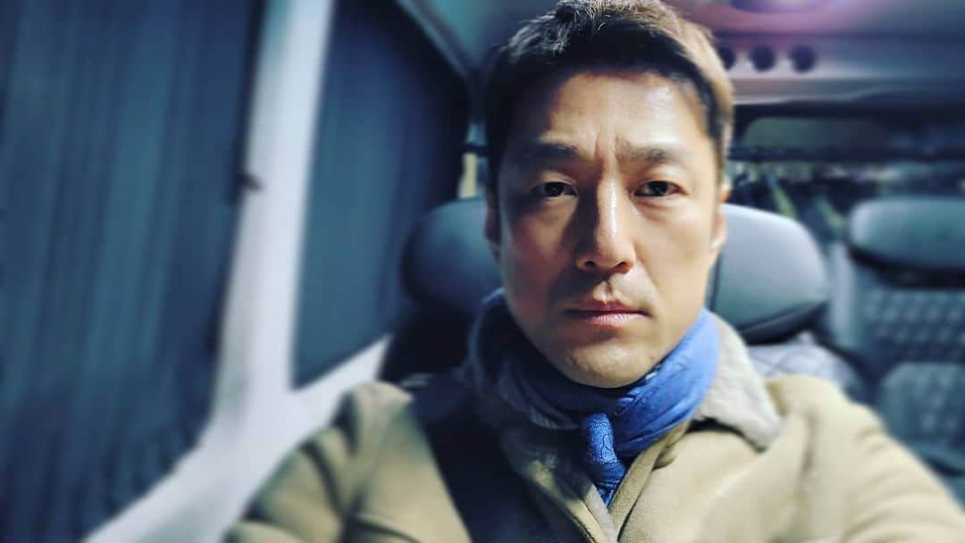 チ・ジニさんのインスタグラム写真 - (チ・ジニInstagram)「@ikkle_entertainment #언더커버🎥 #출근🚌 #춥다🥱」1月12日 7時20分 - actor_jijinhee