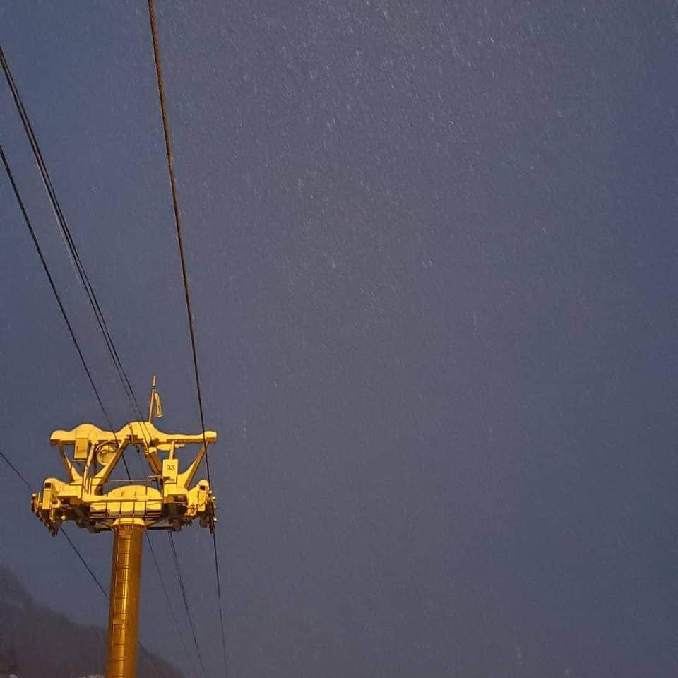 栂池高原スキー場さんのインスタグラム写真 - (栂池高原スキー場Instagram)「おはようございます‼️ 朝イチレポートです。気温 -5℃　風速 2m/s　 天候　雪  きれいに整備されたゲレンデをお楽しみください。 皆様のご来場お待ちしています‼️  https://www.tsugaike.gr.jp/  #栂池 #栂池高原スキー場 #tsugaike #栂池自然園 #白馬つがいけwow #高山植物 #栂池自然園  #夏山 #花　#山　#栂池高原　 #北アルプス　#後立山連峰 #白馬 #白馬連峰 #青空  #冬山 　#パウダー #スキー　#スノボ #greenseason #summer #trecking #hakuba #hiking #mountain #flowers #tsugaike」1月12日 7時21分 - tsugaike_kogen