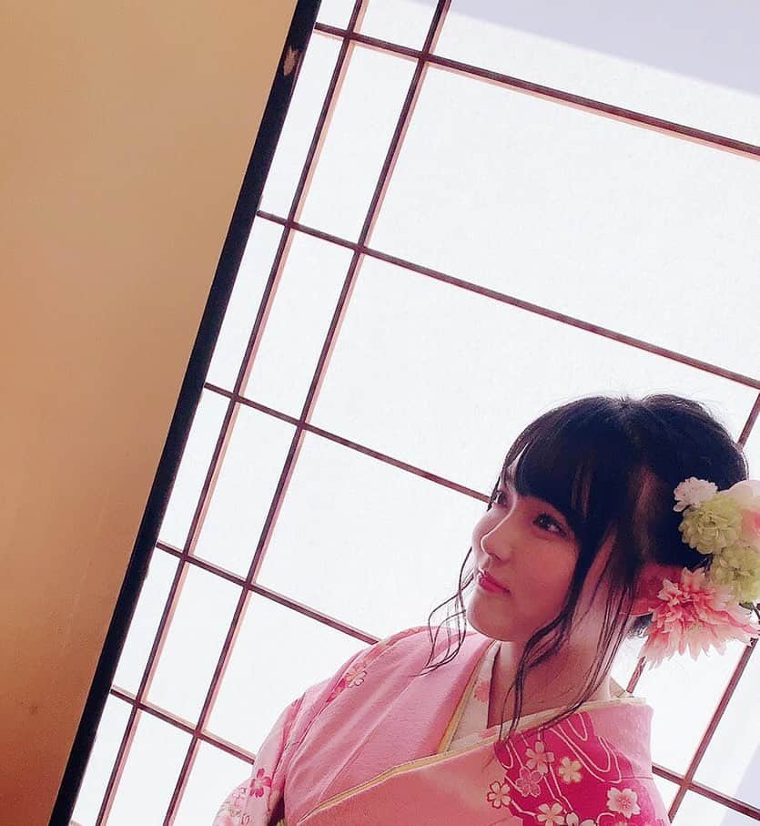 大森美優のインスタグラム：「2年前の成人式😳📸ひたすら眠たかったのと、たくさんの方に見守られ、恥ずかし&嬉しかったのを思い出します。20歳になったら大人なのか…立派になってからが大人なのか…分からないですが、これからも頑張っていきます☺️ 新成人の皆様、おめでとうございます㊗️ #成人式  #おめでとうございます ☺️ #akb48」