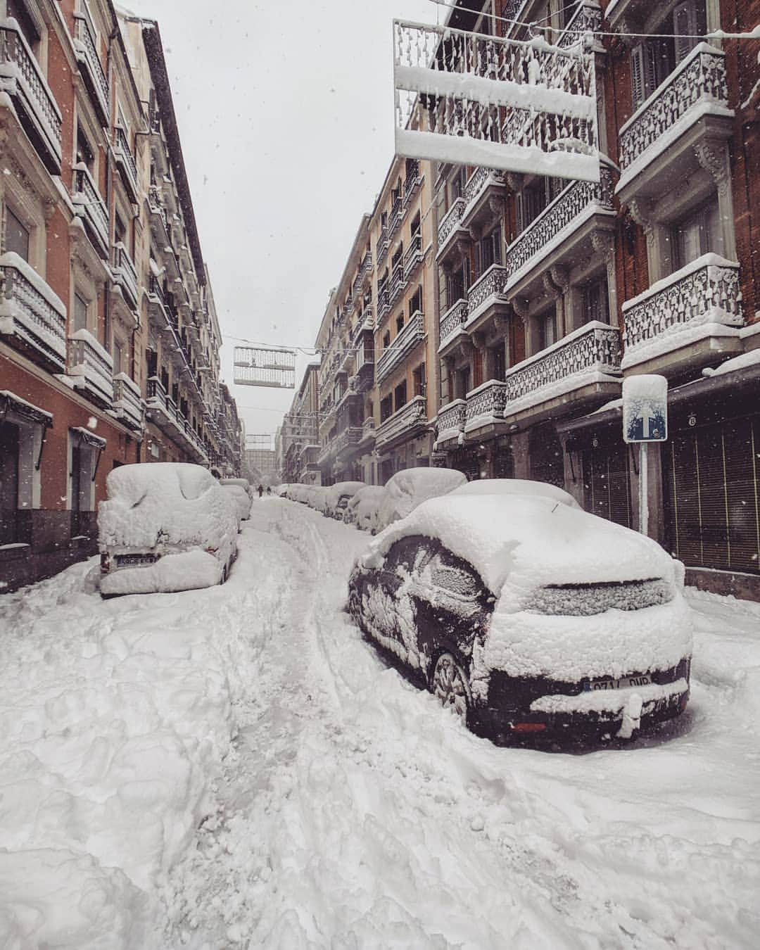 Guido Gutiérrez Ruizさんのインスタグラム写真 - (Guido Gutiérrez RuizInstagram)「A snowy dream ❄️ Un sueño nevado #Madrid」1月11日 22時27分 - guigurui