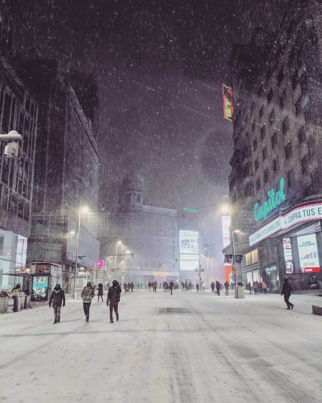 Guido Gutiérrez Ruizさんのインスタグラム写真 - (Guido Gutiérrez RuizInstagram)「A snowy dream ❄️ Un sueño nevado #Madrid」1月11日 22時27分 - guigurui