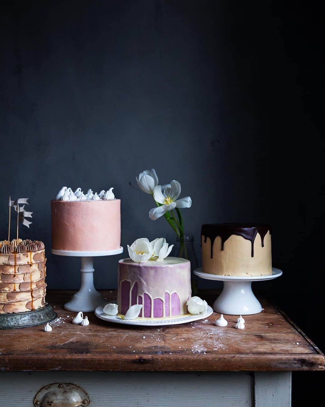 Linda Lomelinoのインスタグラム：「Cakes made for @alltommat a few years ago 🎂 Which one is your favorite? ✨😊」