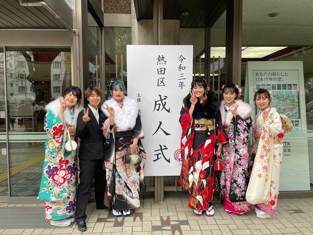 後藤希友のインスタグラム：「. 本日無事成人式を迎えることが出来ました。 . . 20歳の年となり、大人への第1歩を踏めた気がします。 20年間育ててくださった方々、支えてくださった方々ありがとうございました。 . . 今年は3年目のシーズンとなります。今まで通り、気合いMAXでのピッチングを今年もしていきたいと思います😊 これからもご支援ご声援のほど宜しくお願い致します。 . . #新成人#皆変わりすぎて#誰かわからなかった #野立小学校#日比野中学校 #最後はやっぱり煉獄さん#鬼滅の刃 #持ち方バットやん#って言われちゃったその通り」