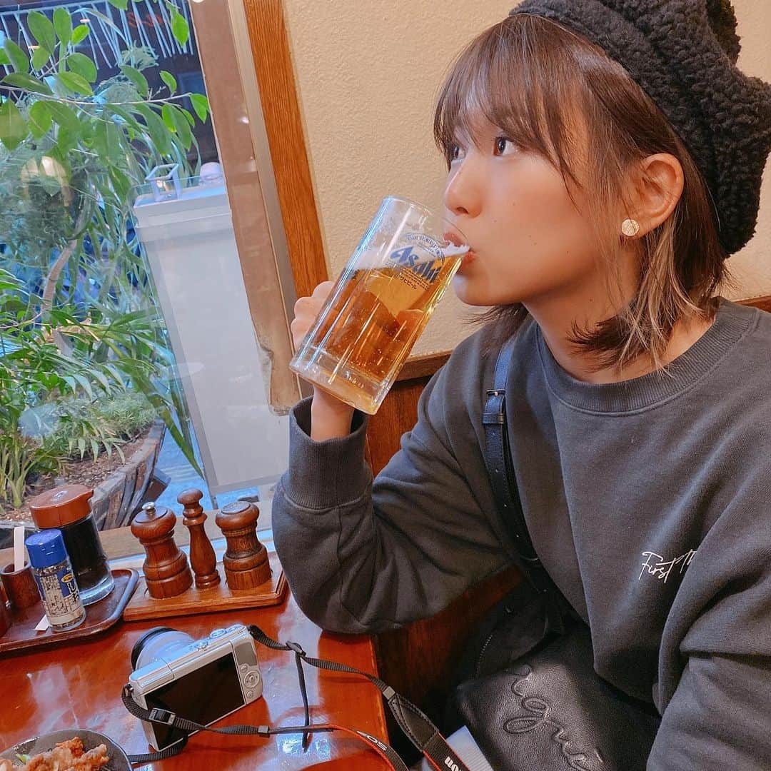 原あやののインスタグラム：「1月、長く感じたり 短く感じたり 忙しない 例年の1月よりは寂しいな！！！元気だがね！！  #過去pic #お酒すきになったのは22歳 #世間と社会に揉まれ流され #憧れてた人の影響も受け #あやの22は大人の味を知った #ほろにがいぜ#ビールとおなじや  #ビール#ビール女子 #ハッシュタグで喋る女」