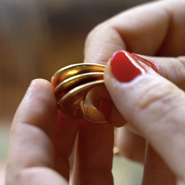 ベックスロックスさんのインスタグラム写真 - (ベックスロックスInstagram)「#Newweeknewwork ⚡️✨ ⠀⠀⠀⠀⠀⠀⠀⠀⠀ Playing with new samples - hand sculpted stackable rings in 18k reclaimed gold, part of our Incidental Beauty collection preserving the art of carving whilst supporting livelihoods in Bali.  ⠀⠀⠀⠀⠀⠀⠀⠀⠀ #comingsoon @rebeccamannersbespoke  ⠀⠀⠀⠀⠀⠀⠀⠀⠀ #Sustainbleluxury #Theartofslow #incidentalbeauty #Wearableart #consciousconsumerism #reclaimedgold」1月11日 22時46分 - rcollectivestudio