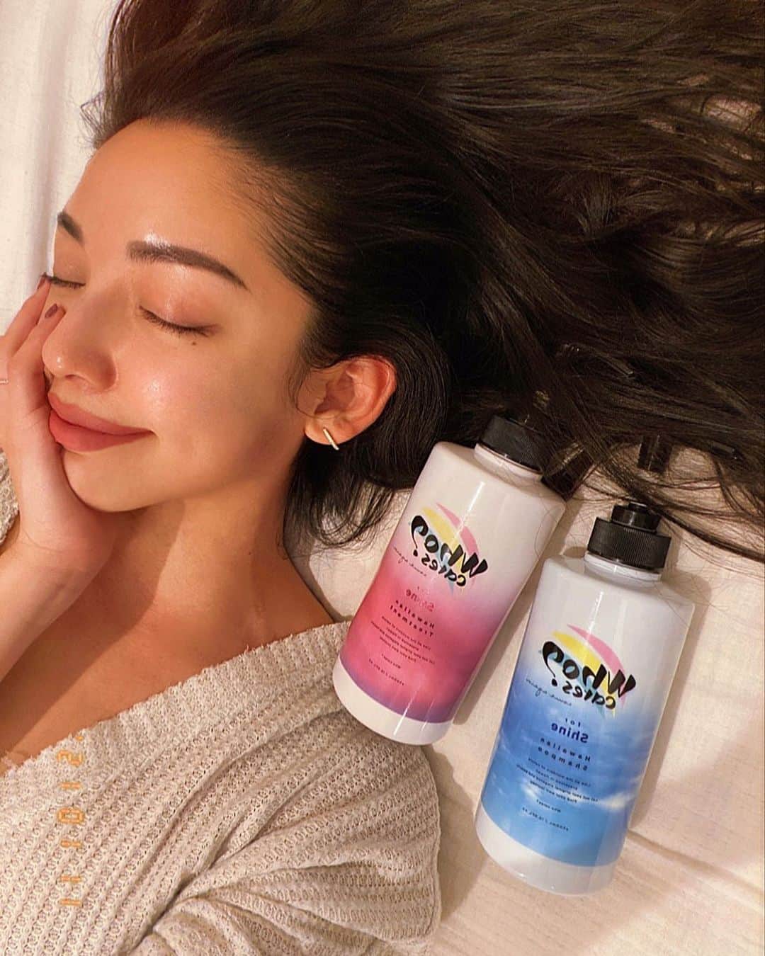 JUNのインスタグラム：「🌿✨🌿✨🌿✨🌿.  最近お気に入りのシャンプーが 良い匂いすぎていつもより泡立てて 髪の毛洗ってる気がする〜💆‍♀️🏝✨笑  はあ良い匂い〜🌿💗✨ @whocares_official_jp   #whocares #フーケアーズ #シャンプー #トリートメント #hawaii #ハワイ」