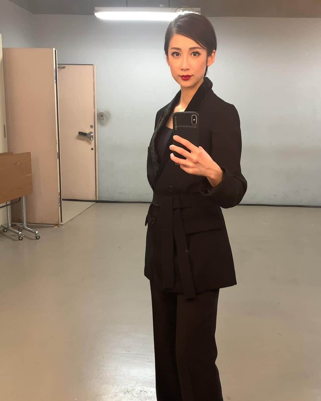 大月さゆのインスタグラム：「﻿ 本日は「Life Is Songs」羽生市公演でした。﻿ ﻿ お客様がいらっしゃらない客席も想像していたので、 幕が上がると共に舞台に拍手が響いてきたあの瞬間、言葉にできない気持ちで胸がいっぱいになりました。﻿ ﻿ 応援にいらしてくださった皆様、本当に有難うございました！﻿ そして今回いらっしゃる事が出来なかった方々にもいつかお会いできますように。﻿ ﻿ ﻿ 写真はジャズナンバー ♪bye bye blackbird で着ている衣装。﻿ スーツを着る機会がなかなか無いせいか、とても嬉しい一着です。」