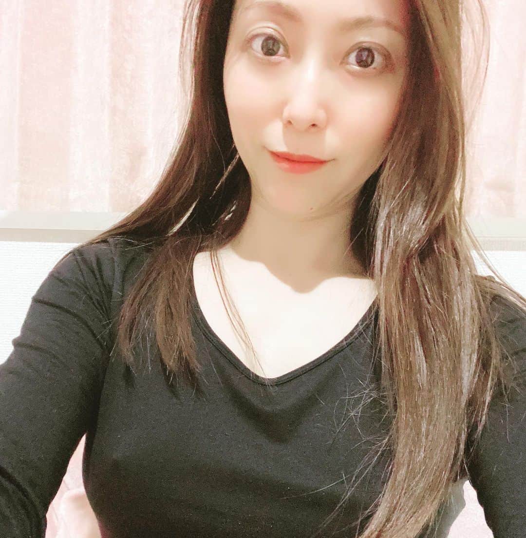 白木優子のインスタグラム：「ヒートテックからのポチっとな❤️ わかるかな？w」