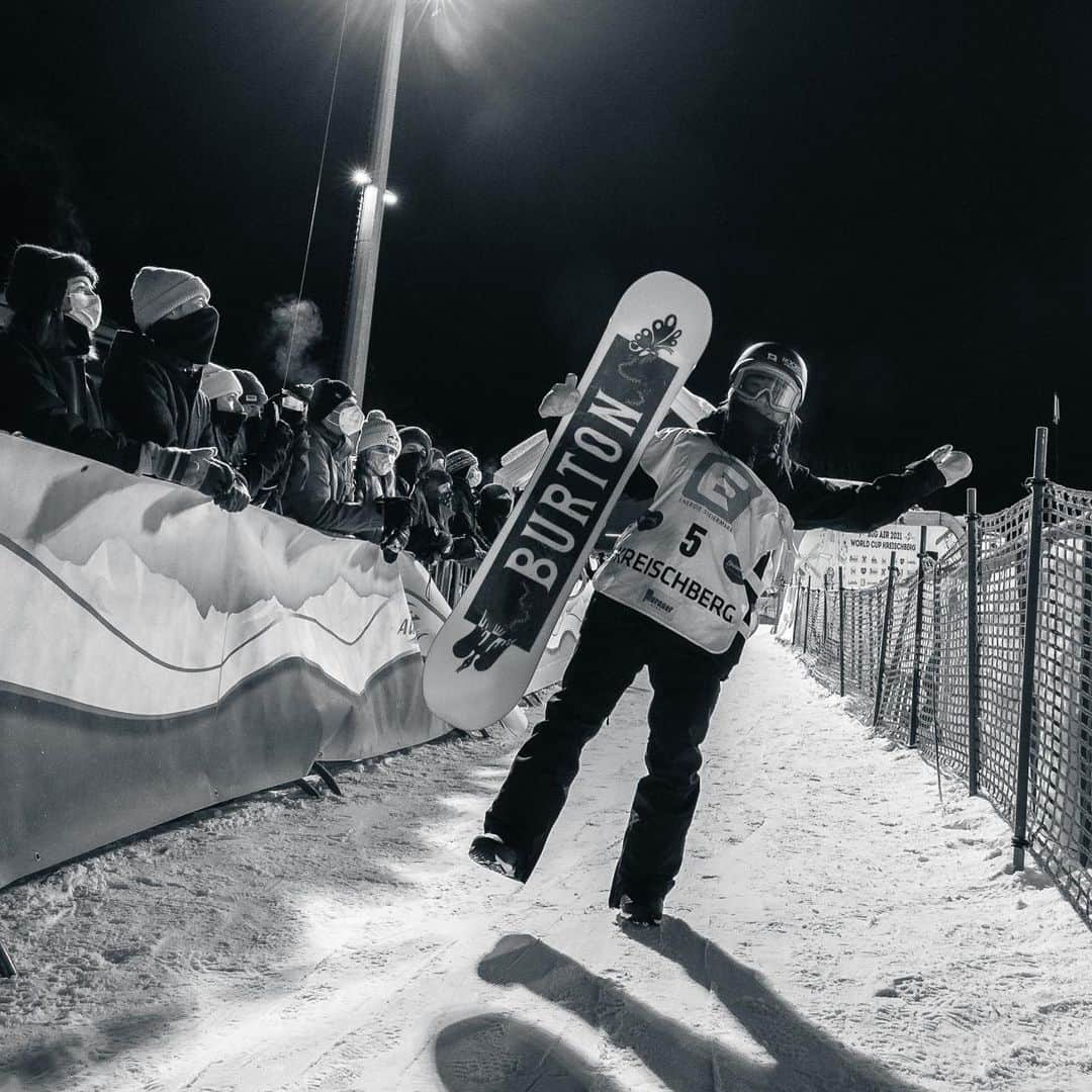 岩渕麗楽さんのインスタグラム写真 - (岩渕麗楽Instagram)「I finished 4th in the first World Cup of this year. I missed landing on the podium but I was happy to try some of my biggest tricks! And I’m stoked I could get back to snowboard competition during the coronavirus🙏 Thank you to everyone involved in the event!! . . . .  #rockstarenergy #GLAY#burton#XEBIO#oakley #日本スキー場開発 #MK#GALLIUM #SVOLME#MUSASHI #ルネサンス #yamazenrockthekids  @fissnowboard」1月11日 22時54分 - leila_iwabuchi