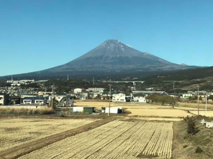 桂さんのインスタグラム写真 - (桂Instagram)「富士  #mtfuji #mountfuji #fujiyama #fujisan #mountains #sunrise #blue #sky #bluesky #sunny #farmland #landscape #nature #cityscape #富士山 #山 #空 #青空 #晴天 #農地 #景 #自然 #街角」1月11日 22時55分 - astrology_tarot