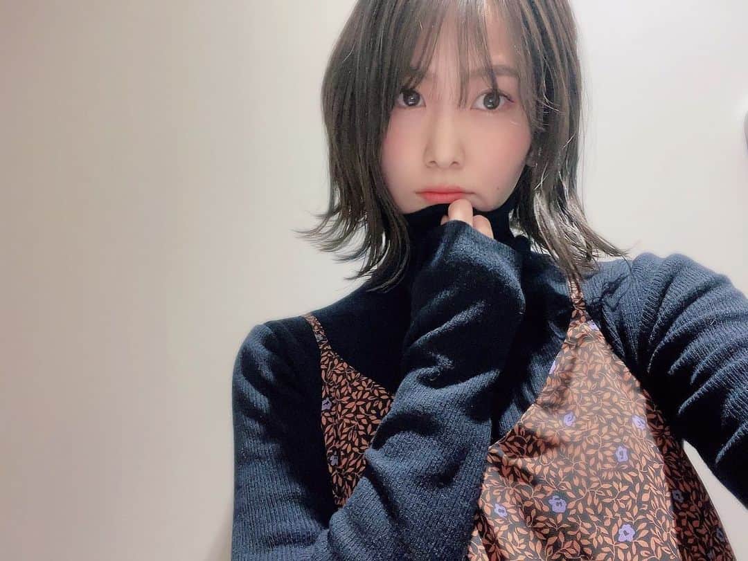 まきのインスタグラム：「髪黒くしたよん。 2021気分転換ー！  そや！前髪も切った😊  #あゆくま#あゆみくりかまき」
