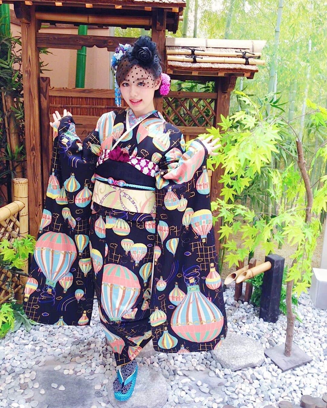 宮澤じゅりのインスタグラム：「.•*＊🎈*.○・＊ * * 私の成人式は気球柄の振り袖でした♡ * * 成人式があったから着られた振り袖。 * * 成人式が中止になったところもあるみたいだけど、写真だけでも残してほしいなぁ✴︎* * * 私は写真を残せて良かったって思う。 * * なかなか着る機会のない振り袖を着られて、いつもと違う雰囲気の自分を残せて、今でもとって良い思い出です🌸 * * 新成人の皆様おめでとうございます♡ * * ・*＊.•🎈*✴︎」