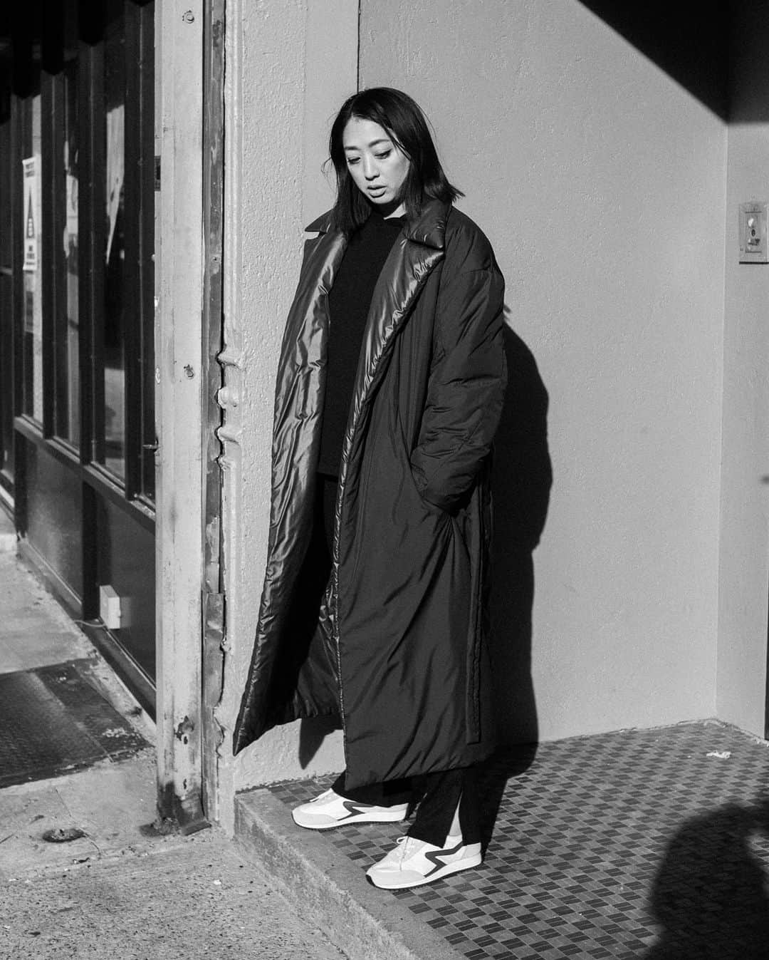 ラグ&ボーンのインスタグラム：「Anything but traditional. Rikki is the matte black, down-filled trenchcoat you just realized you needed. @theserenagoh」