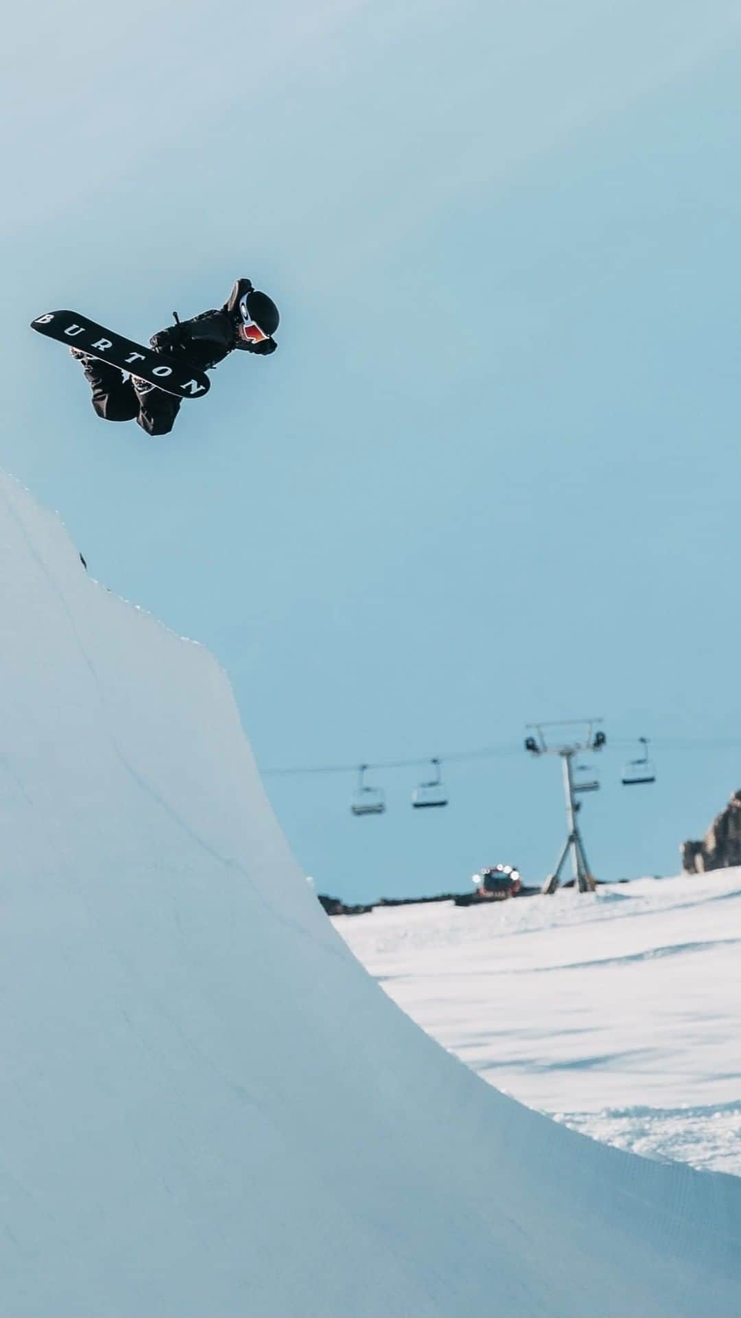 のインスタグラム：「Infiltrate the #BurtonOneWorld Mt. Hood park shoot and go behind the scenes of with Snowboarder Magazine's Stan Leville (@mysonstan) and Burton Grom Patti Zhou (@pzsparkle) @snowboardermag #BurtonOneWorld」