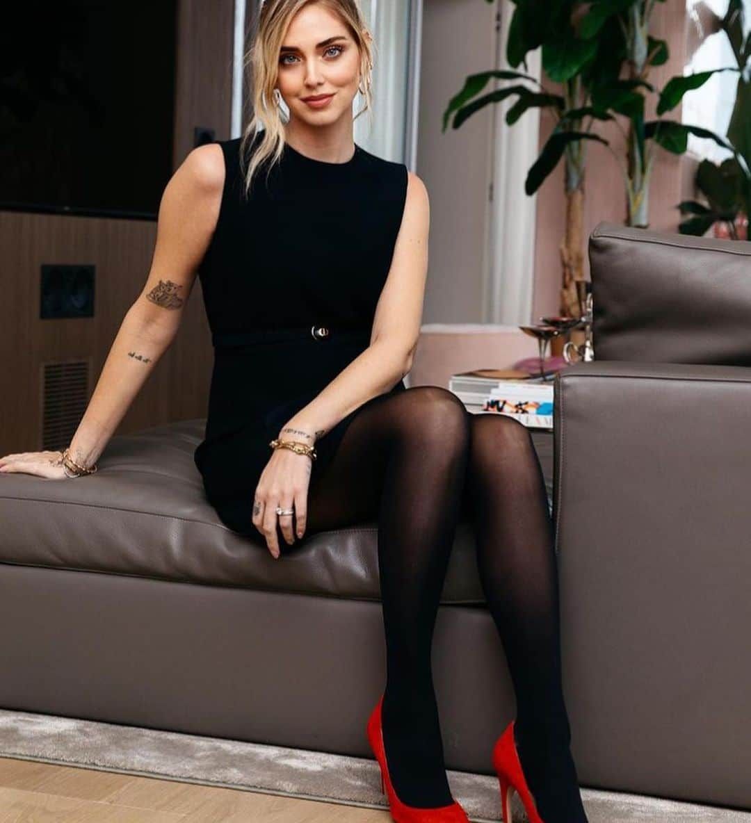 CALZEDONIAさんのインスタグラム写真 - (CALZEDONIAInstagram)「We love all the beautiful looks our @chiaraferragni wore with her #Calzedonia Tights! #Repost #ChiaraWearsCalzedonia」1月11日 23時10分 - calzedonia