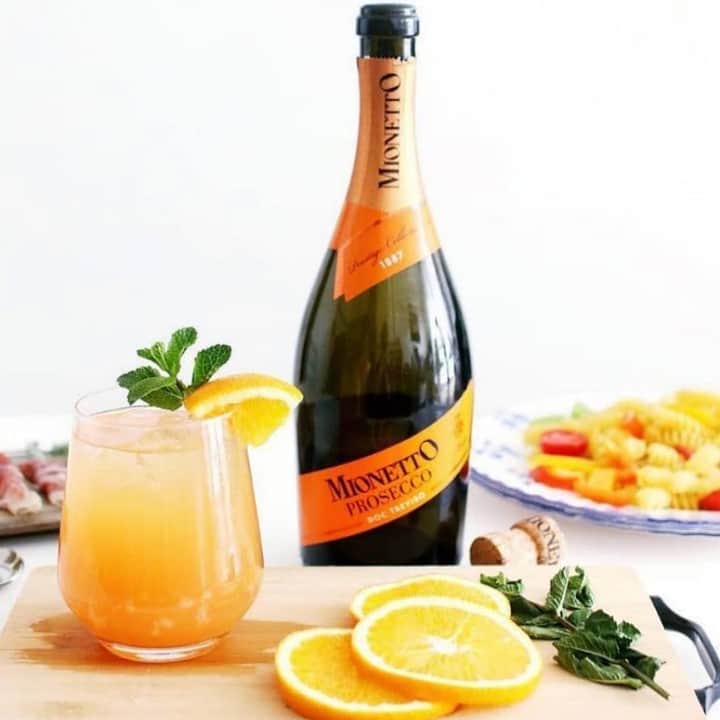 Prosecco lodami alkoholem kobiecy koktajl postaci