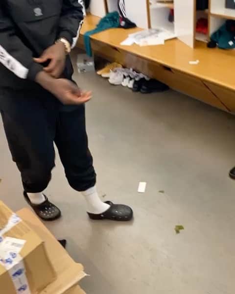 ジェローム・ボアテングのインスタグラム：「What Are Thoooooose 😂😂😂 Phonsie On A Whole Different Level ☄️」