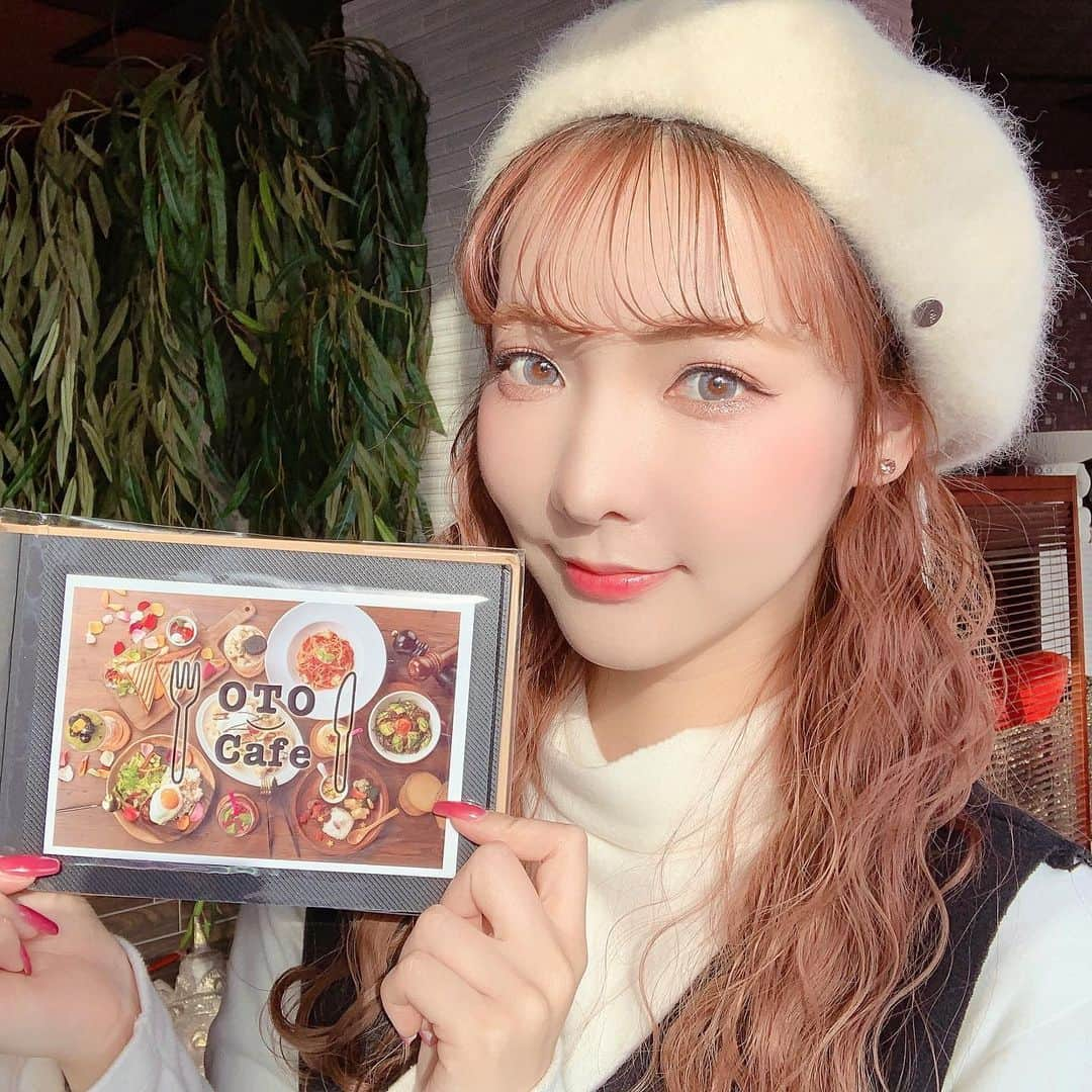 LISA minemuraさんのインスタグラム写真 - (LISA minemuraInstagram)「🌹 ふわふわパンケーキ最高なんだっ🥞🍴😋🍓 YouTubeでふわふわ感を紹介したよ🥺💓 バナナといちごのハーフ＆ハーフパンケーキがあったらいいなって今思ってる💋💕 🌹 #長野市カフェ #長野市パンケーキ #otocafe #おとかふぇ #旬響 #셀스타그램 #얼스타그램 #카메라 #촬영 #ヘアカラー  #ヘアスタイル #アッシュベージュ  #ベージュブラウン #エクステ #カラコン  #メイク #キャバ嬢 #キャバクラ  #長野 #長野市 #権堂  #りーみ #長野モデル #長野市モデル #長野県モデル」1月11日 23時41分 - lisa.minemura