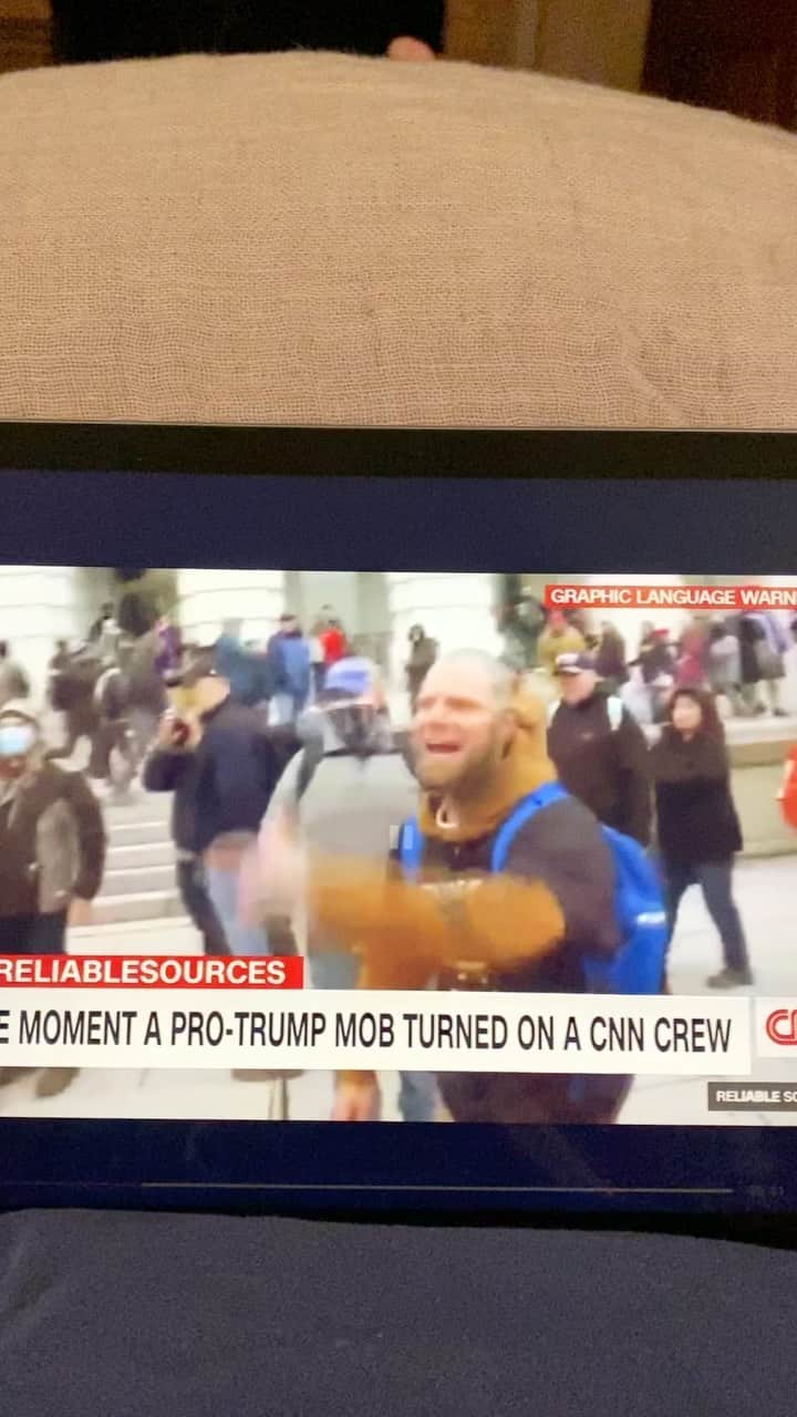 レイン・ウィルソンのインスタグラム：「“There’s more of us than there are of you! We could absolutely destroy you.” Rioters at Congress find out a camera crew is from @CNN - threaten them, chase them, call them traitors & end up attacking.  I wanted to share this because we should never stop witnessing over and over again how dangerously violent this crowd was.  And, potentially, still is.   You get to choose what news source you watch but a free, diverse press should be welcomed in a democracy.   Also, written on the walls of the Capitol was found graffiti on that day which read “Murder The Media.” Google it.  (And I’m doubting anyone in this video is from the magical, mythical evil land of “Antifa.”)」
