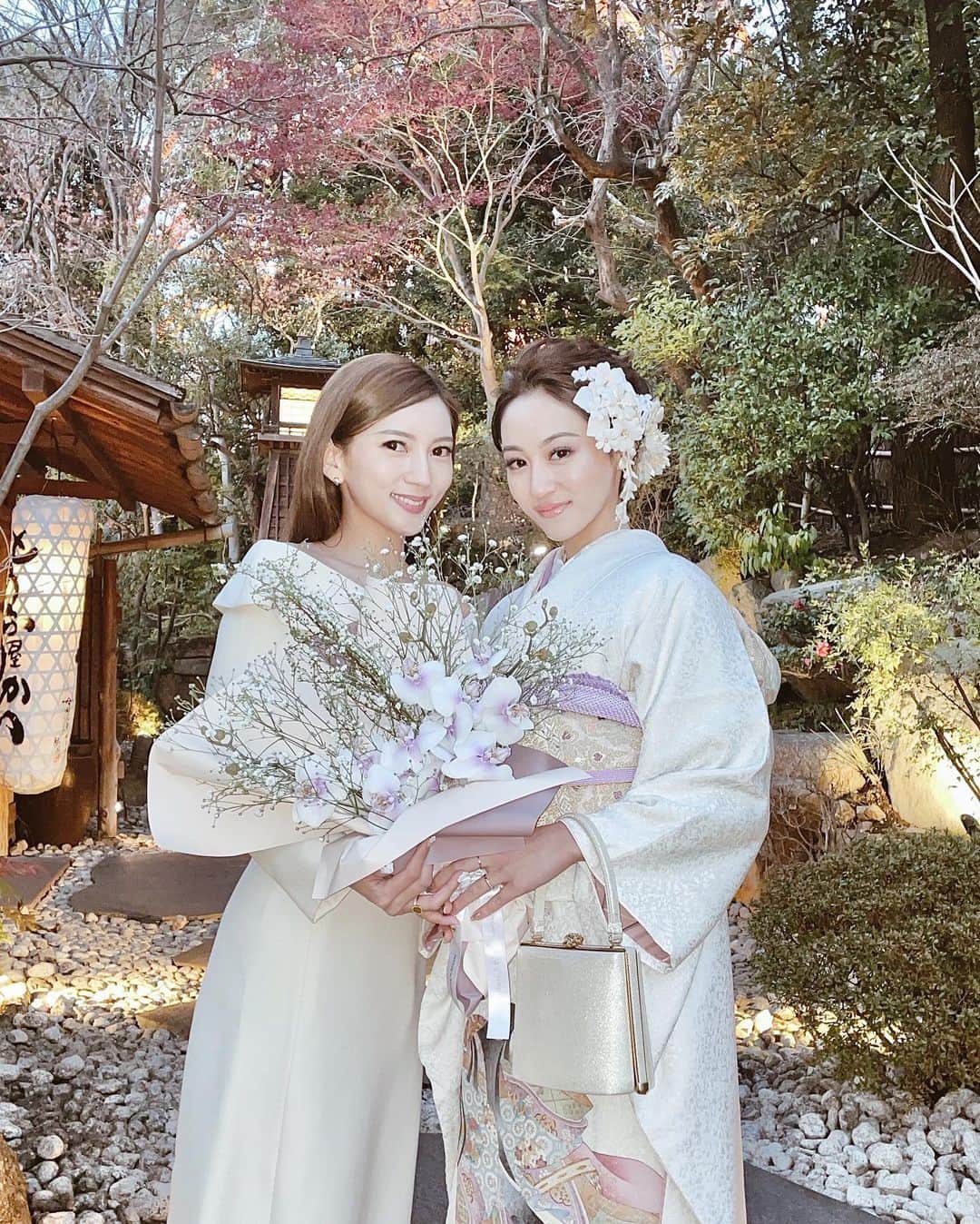新井椎己のインスタグラム：「@sahyaarai 成人おめでとう🤍 愛があって優しくて、可愛いかわいい自慢の妹。 5歳も離れてるけど、いつもお姉ちゃんの相談に乗ってくれたり、時には背中を押してくれるしっかりもの。 小さい頃に友達と交換するプロフィール帳で、「人生で一番嬉しかったこと」の欄にはいつも、「妹ができたこと」って書いてたなぁ。それは今でも変わらないよ🕊これからも自分らしく、輝いてね✨✨✨I love you!」