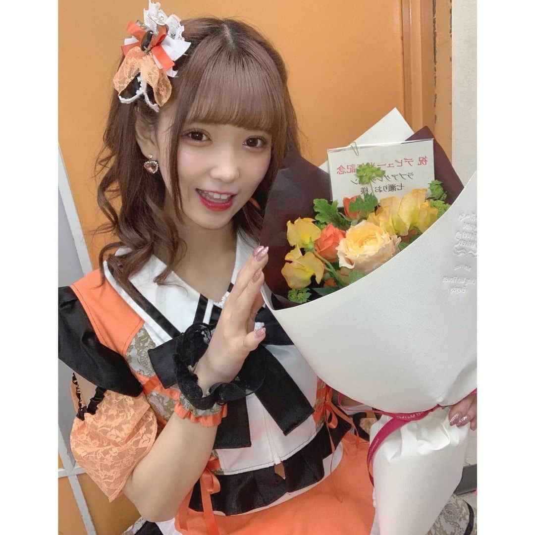 のインスタグラム：「ﾟ+.*ʚ . . . 半年記念のお花ありがとう🥺 ⑅﻿ お花すきだから嬉しい💐🥰 . . . ɞ*.+ﾟ」
