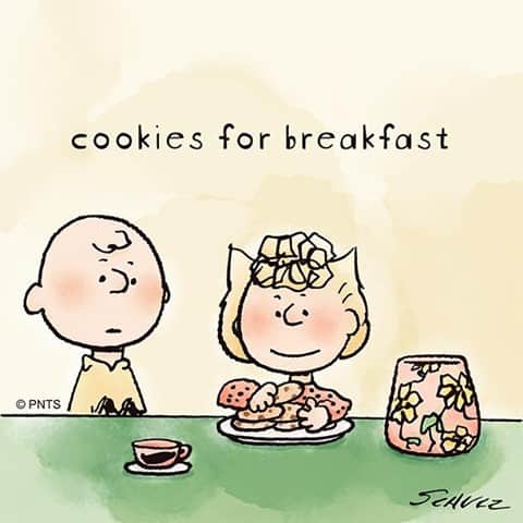 スヌーピーのインスタグラム：「Cookies make Mondays bearable #MondayMotivation」