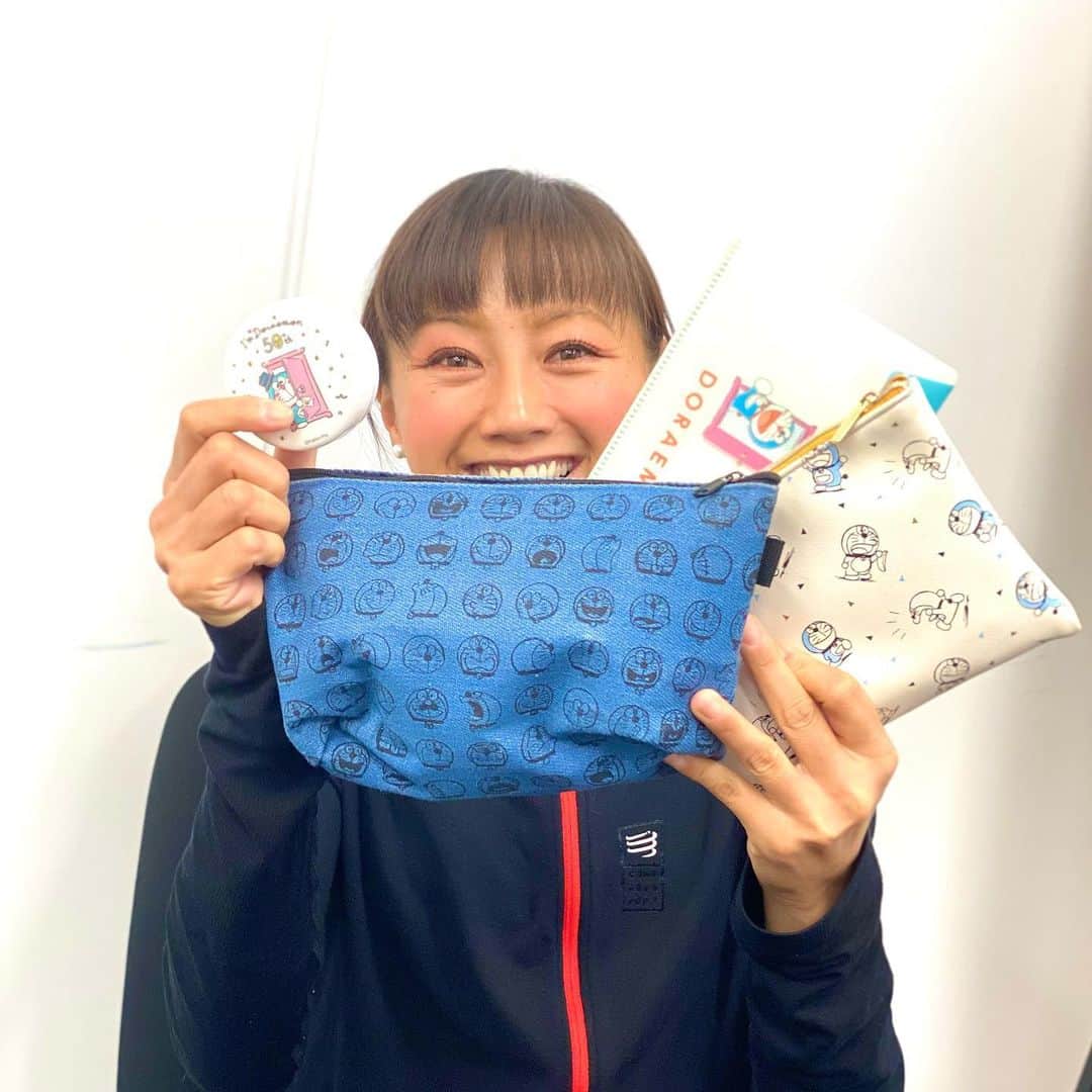 のインスタグラム：「今日も1日お疲れ様でした😊  本来でしたらロケに出ている予定でしたが、 延期に🥺  …ですが、 撮影にオンラインと充実の1日でした✨✨✨  今日はサロンのパーソナルオンラインday😄 楽しかったなぁ🤲 ありがとうございました🥳  出来る事を出来る時に✨✨✨  明日も全力じゃー🍀  #充実day #ありがとう #撮影 #オンライン #オンラインサロン #salon #パーソナル #楽しかった #感謝 #離れていても繋がる #online #ドラえもん #笑 #おやすみなさい #run #and #beer #😊 #🌃 #✨ #🤲 #🏃‍♂️ #👟 #🍺 #❤️」