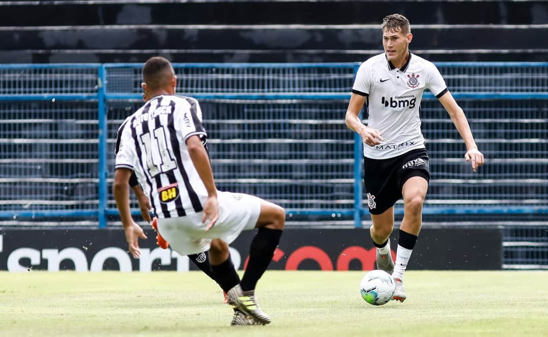 コリンチャンスさんのインスタグラム写真 - (コリンチャンスInstagram)「Hoje é dia de decisão para o @corinthiansnabase, Fiel! 💪🏾⠀ ⠀ Pelo jogo de volta da semifinal do Brasileirão Sub-20, os #FilhosDoTerrão visitam o Atlético-MG, no SESC Alterosas às 15h. A transmissão será no @Sportv. Na ida, as equipes empataram em 1 a 1. Vamos em busca da final, molecada! ⚽⠀ ⠀ 📸 Rodrigo Gazzanel⠀ ⠀ #VaiCorinthians⠀ #CorinthiansNaBase」1月12日 0時04分 - corinthians